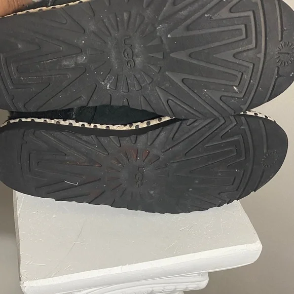 UGG Black Ankle Boots with Fur Lining - Picture 5 of 9